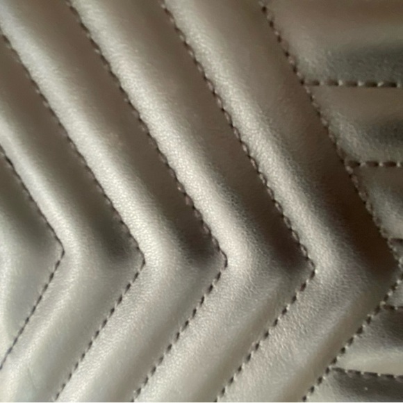 Elegant Black Quilted foam Clutch like new  9”x7” - Picture 9 of 9